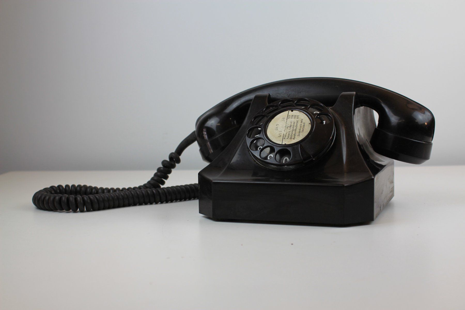Zenith Téléphones: Vintage Zenith Wählscheibentelefon – D'occasion à Basel par IRMAundFRED 1