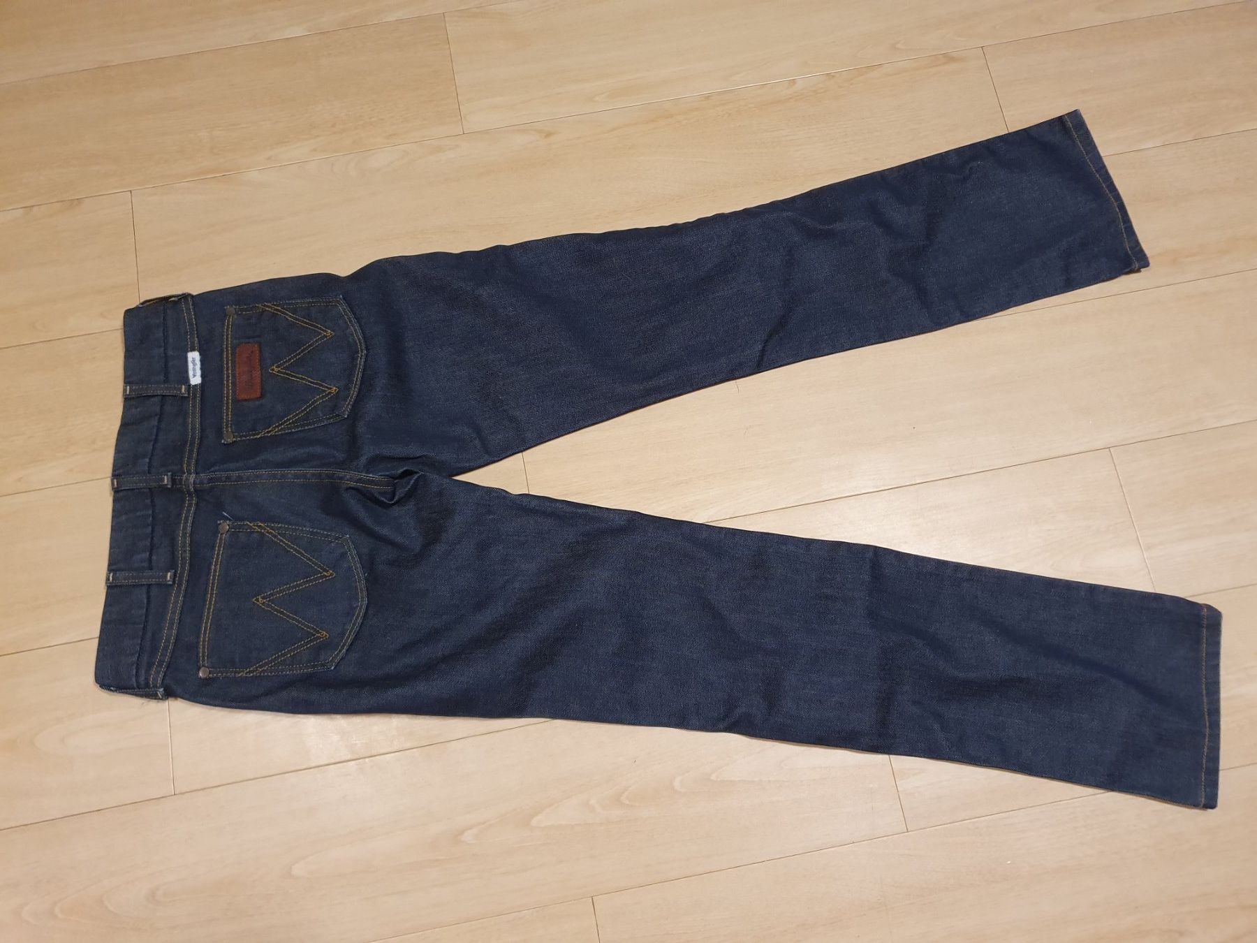 Wrangler Jeans: Wrangler Top Zustand Sofia Jeans Gr. 28 L32 – Usato da Val D Illiez venduto da SnowRoof 1