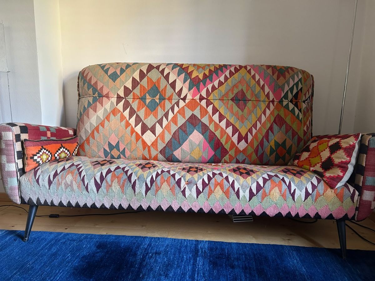 Divani: Zweisitzer Sofa Kelimbezug farbig guter Zustand – Usato da Sarnen venduto da chr_gy79 1