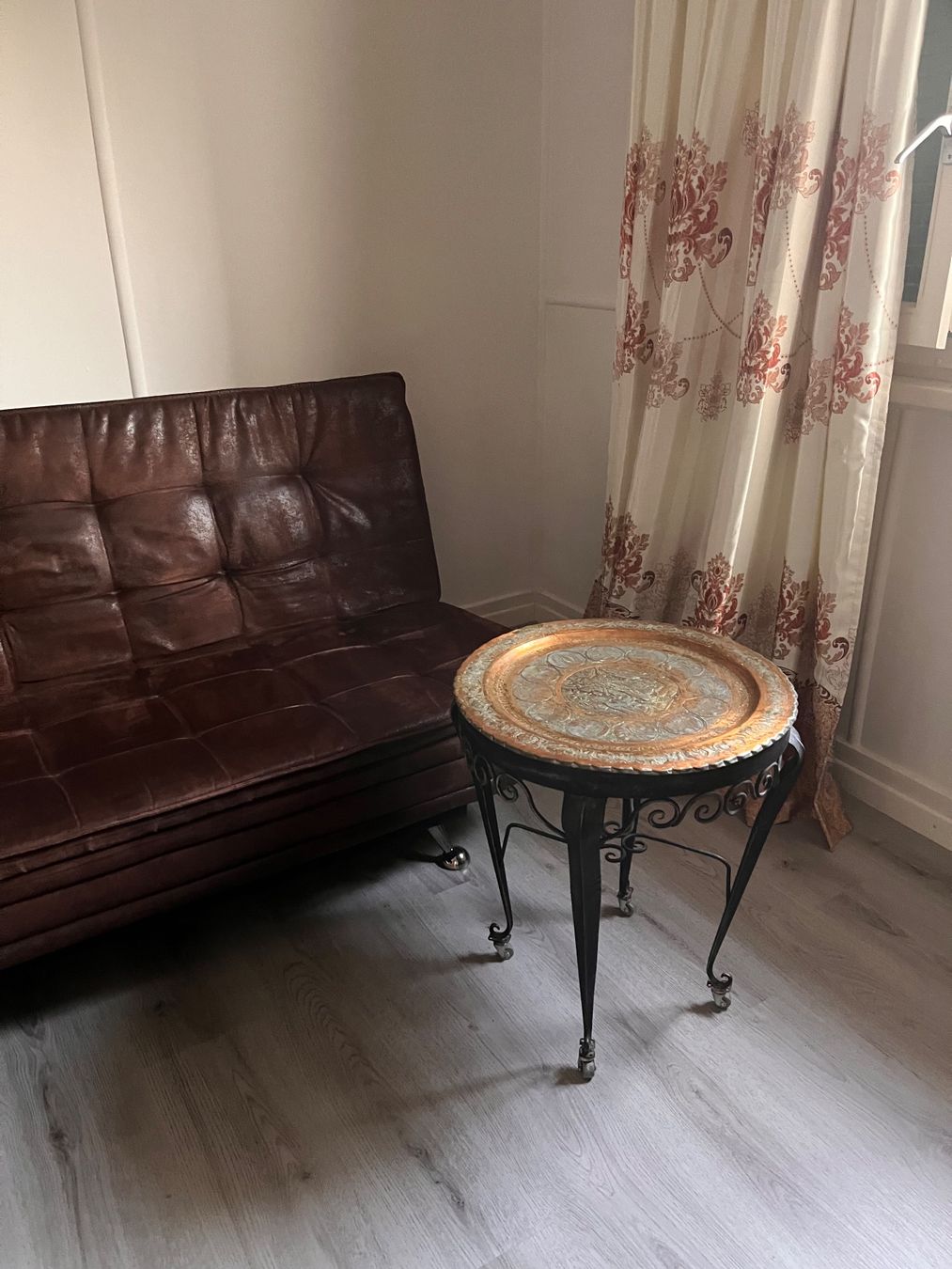 Tables: Tisch rund – D'occasion à St. Margrethen SG par Lillicasso