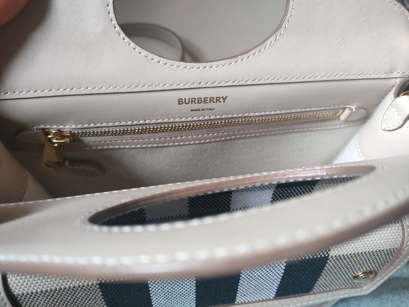 Burberry Borse da donna: Schicke Burberry Tasche, neuwertig – Nuovo (secondo la descrizione) da Wil SG venduto da Peachy 4