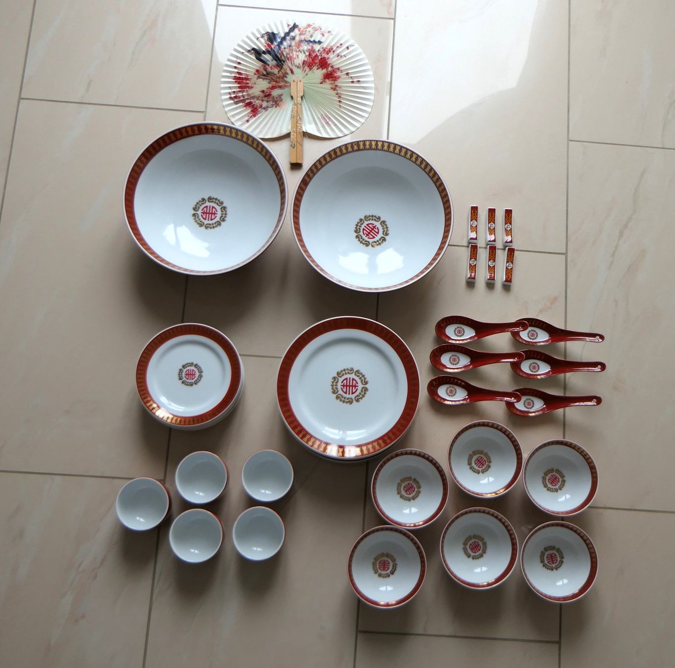 Set di piatti: Chinesisches Essservice – Usato da Zollikofen venduto da tessky