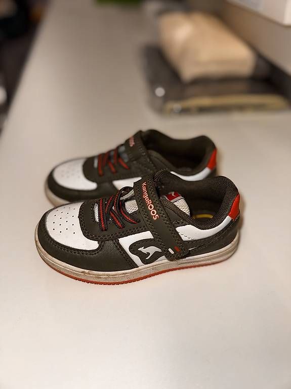 Scarpe per ragazzi: Sneaker Gr. 26 – Usato da Oberbuchsiten venduto da Biene-26 1
