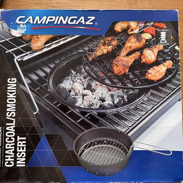 Grils: Holzkohle Räucher Einsatz Campinggas – D'occasion à Kriens par ChristophS04