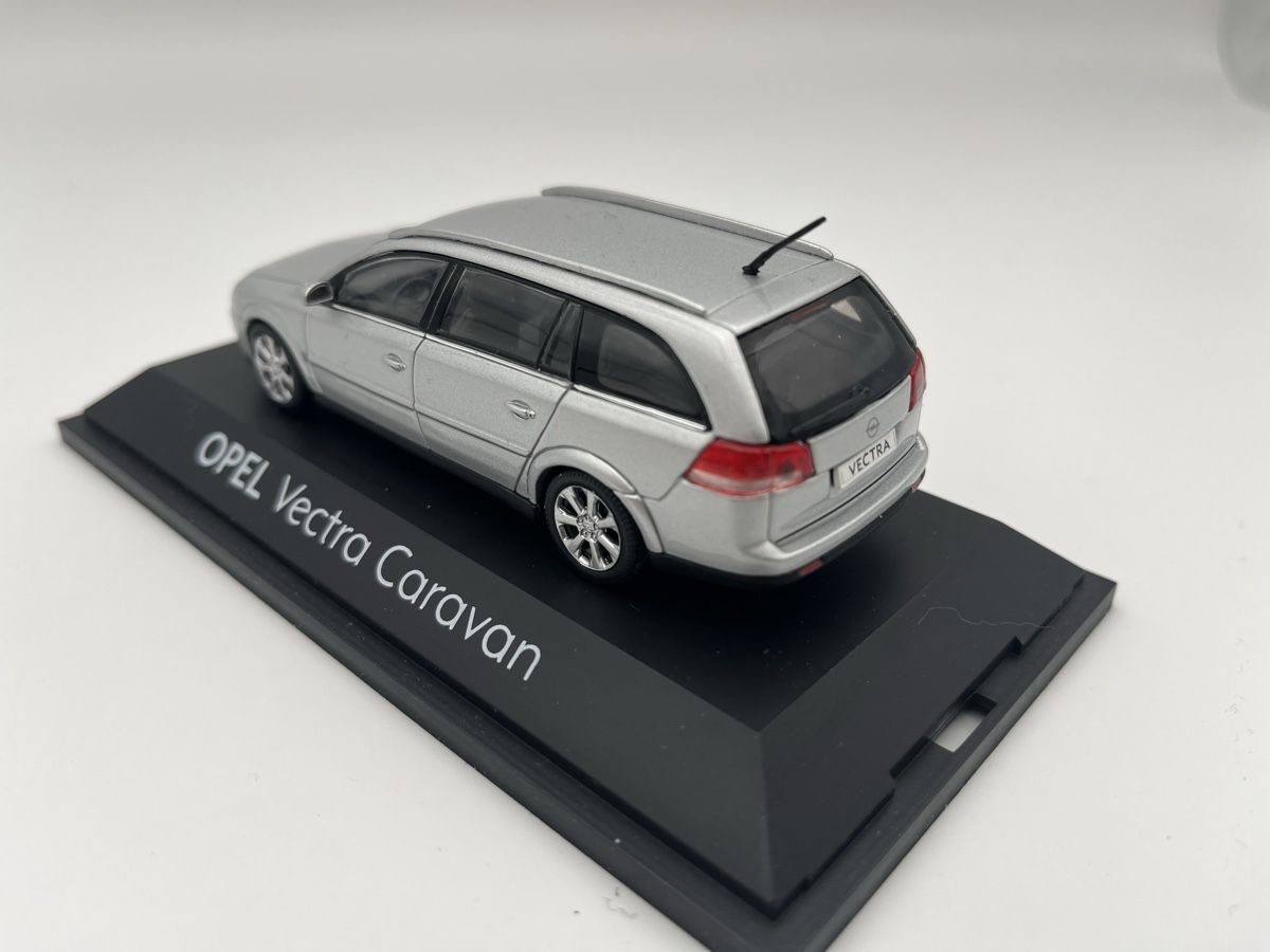 Opel Modellini d'auto: Opel Vectra Caravan, 1:43 Schuco – Usato da Broc venduto da Jenson7 2