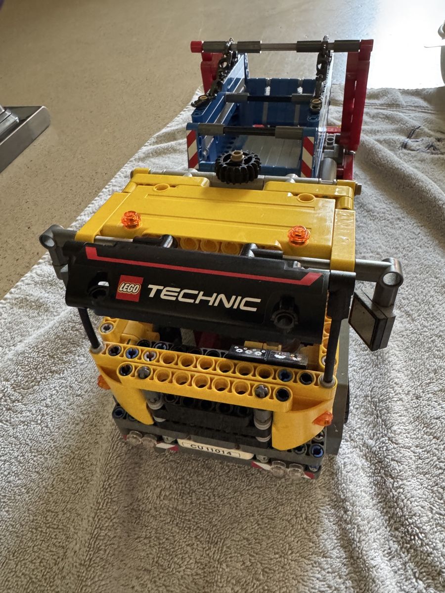 Lego Spielzeuge: Lego Technic Container Truck 42024 – Gebraucht aus Rümlang von MR8 1