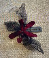 Barrette fleur velours bordeaux - NEUVE