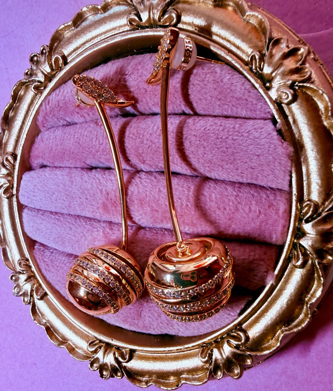 Orecchini pendenti & Orecchini a lobo: Élégantes boucles d'oreilles cerises dorées – Nuovo e nell'imballaggio originale da St-Maurice venduto da Sandrinette123 2