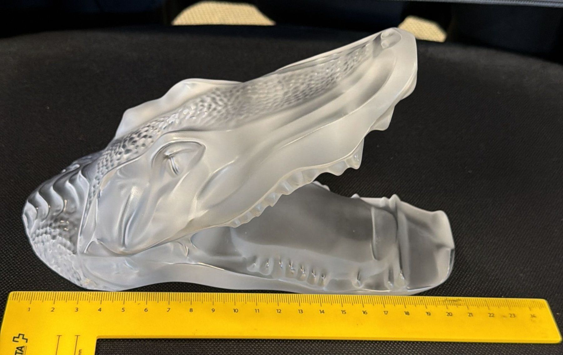 Lalique Statuette: LALIQUE KROKODILFIGUR HANDYHALTER – Usato da Zürich venduto da Frei-Occasionen 8