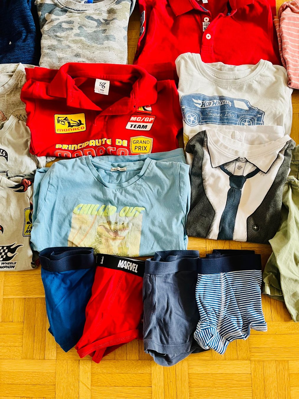 Lotti & Set di vestiti: Kinder Kleiderpaket Jungs Gr. 122/128 – Usato da Frauenfeld venduto da Repsol_Vani 3