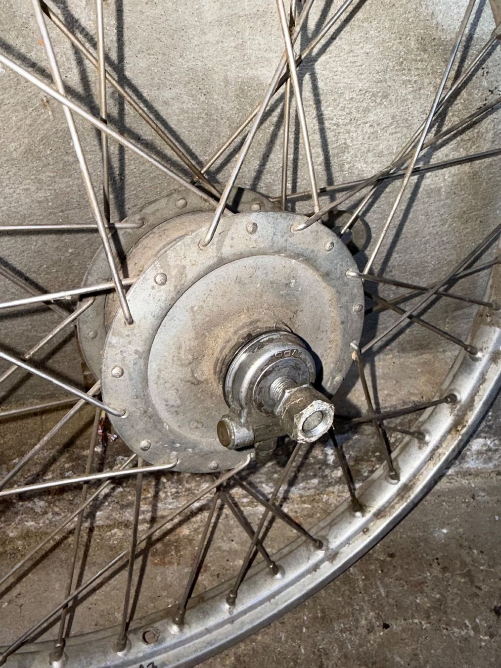 Sachs Parti ricambio per ciclomotori: Sachs Mofa Speichen Vorderrad 17 Zoll – Usato da Fahrni b. Thun venduto da berger_tuning34 5