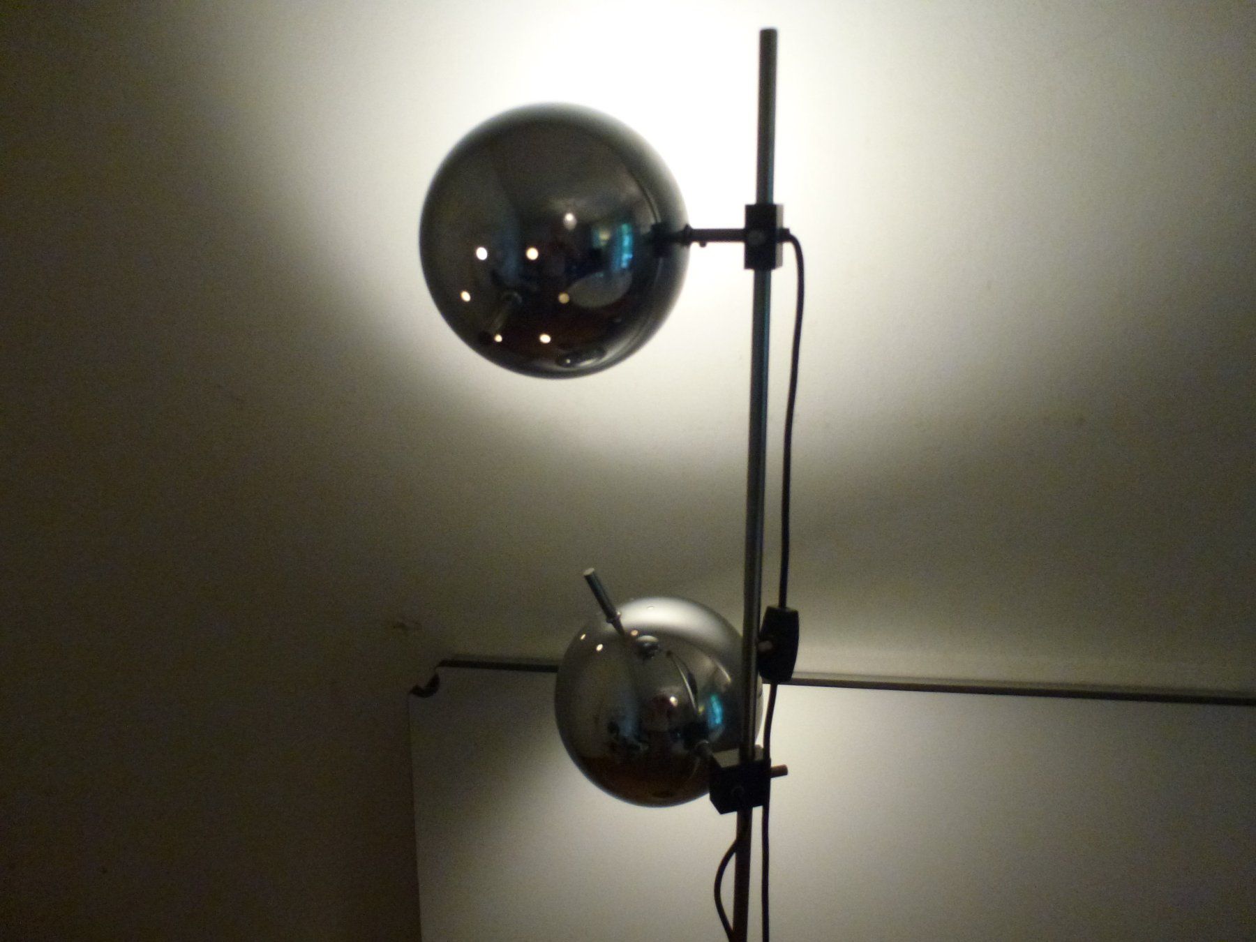 Lampade: Vintage Stehlampe mit Chromkugeln – Usato da Zürich venduto da Luftibus01 7