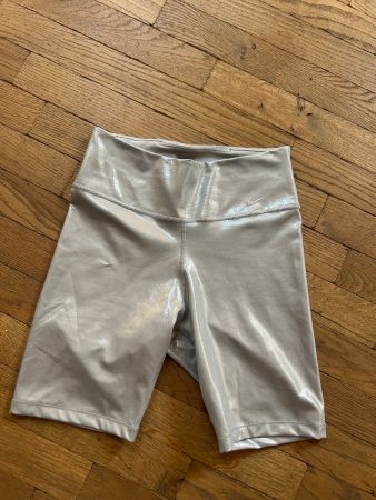 Nike Dri-FIT Sportshorts Silber Gr. S - Sommer Hit!