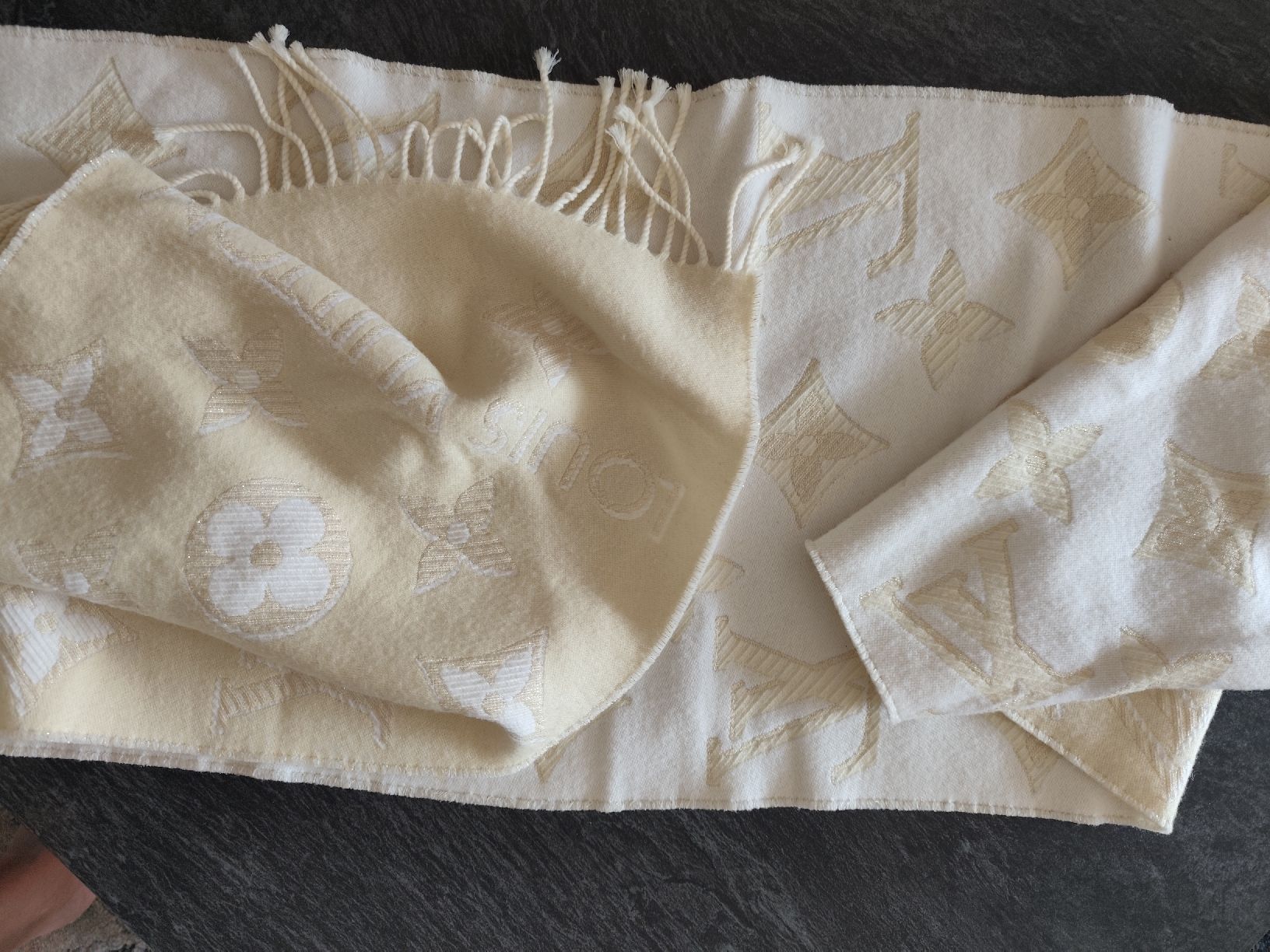 Louis Vuitton Foulards & écharpes: Louis Vuitton Écharpe  – Neuf (Voir description) à Martigny par Vintage-23 9
