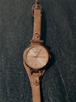 Elegante Fossil Leder-Damenuhr: Ein zeitloser Klassiker