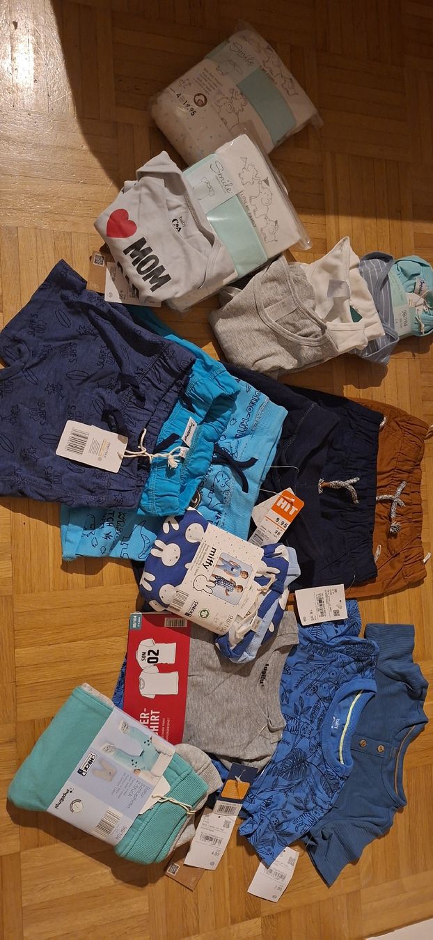 Lots de vêtements: Kinderkleiderpaket – Neuf avec emballage d'origine à Tuggen par Karin026
