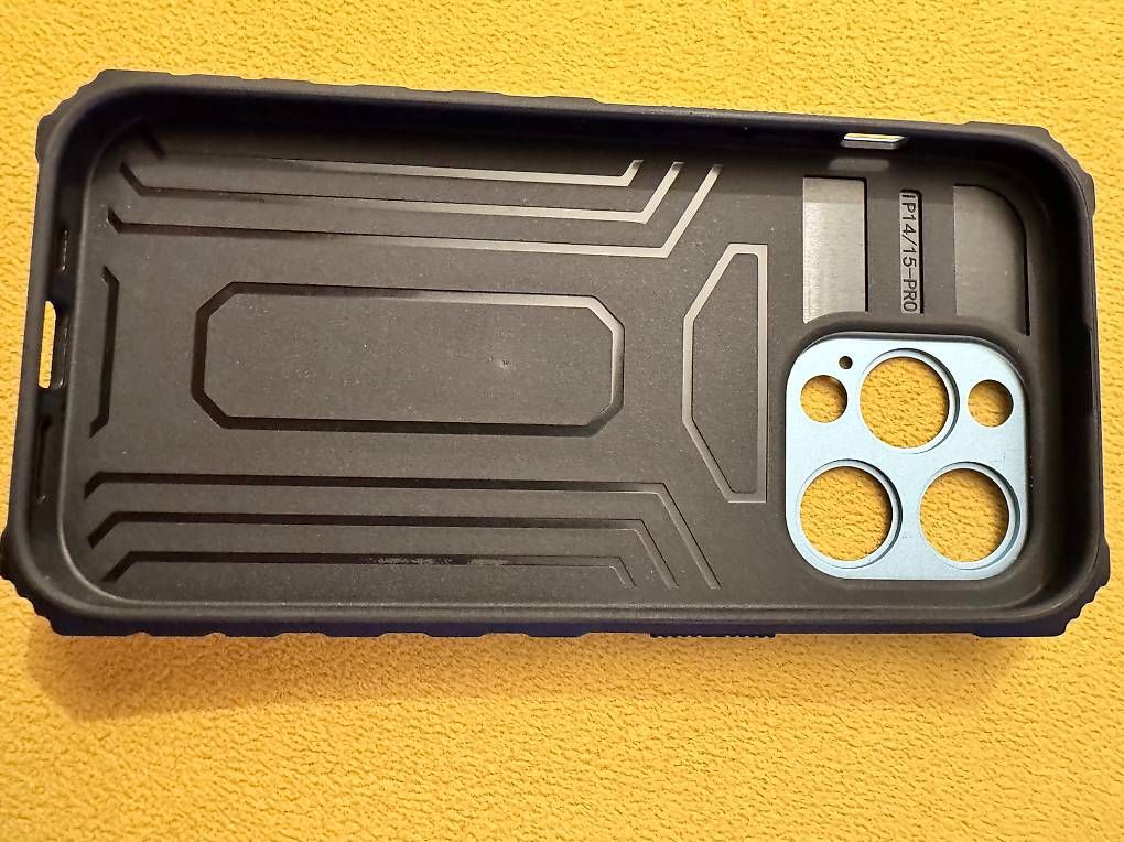 Cover & Protezioni schermo: Iphone Cover 14/15 pro – Usato da Zürich venduto da Cibin