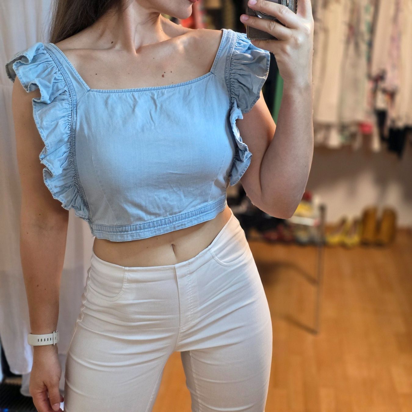 Na-kd Top: NA-KD Top 38/40 hellblau Denim Rüschen – Usato da Wald ZH venduto da CapLux