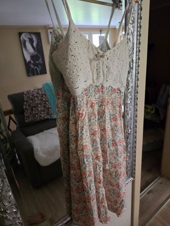 Sommerkleid Grösse M gehäkelt Blumenmuster Vintage-Look