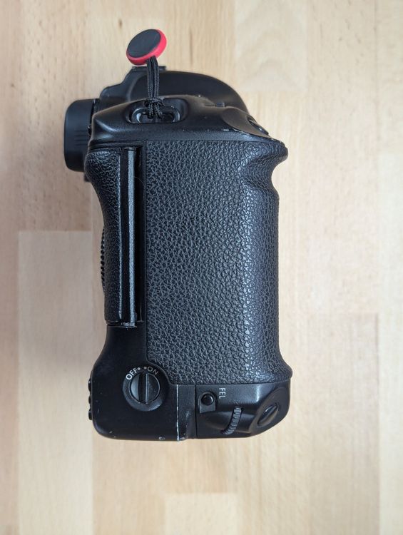 Canon EOS 1D Mark II + NCE2 Charger + NPE3 Battery + Strap Kaufen