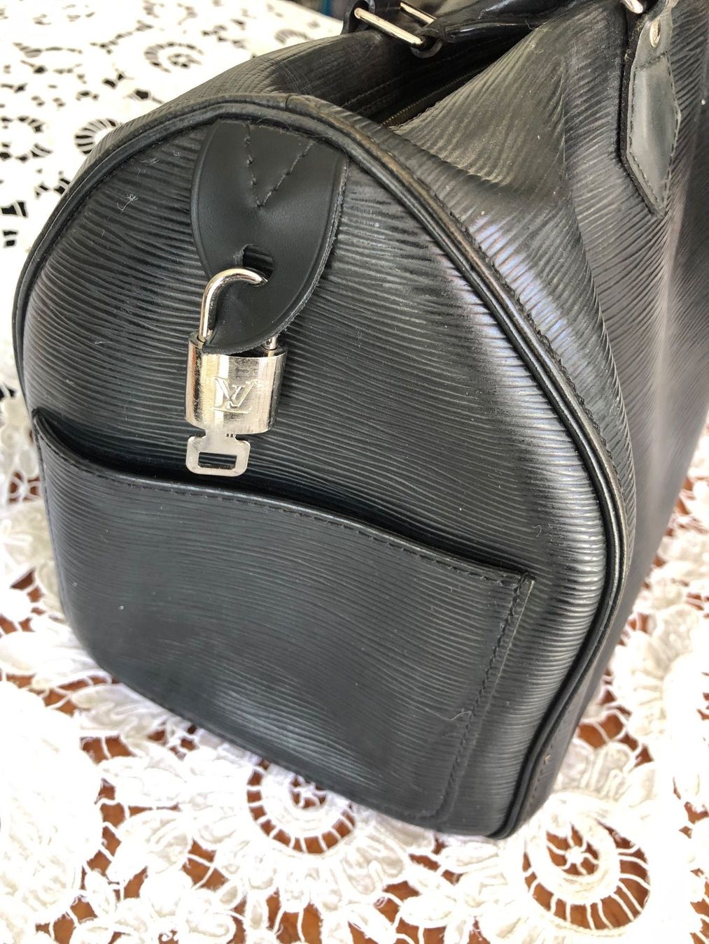 Louis Vuitton Borse da donna: Louis Vuitton Speedy 30 Epi Schwarz – Usato da Niederhasli venduto da bluedog21 4