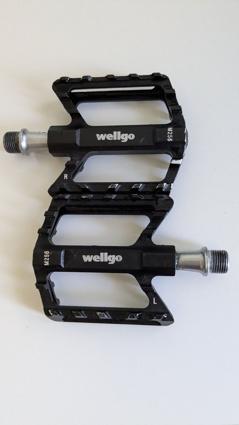 Pièces détachées: Pedale Wellgo Flat – D'occasion à Pfäffikon ZH par TriceM