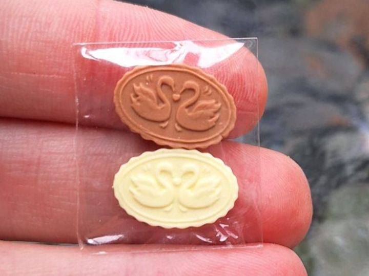 Case e mobili per bambole: Handmade Anis, Schwäne – Nuovo (secondo la descrizione) da Zürich venduto da HandmadeTinyFood