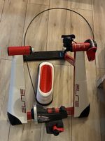 Home trainer Elite avec support de roue avant rouge