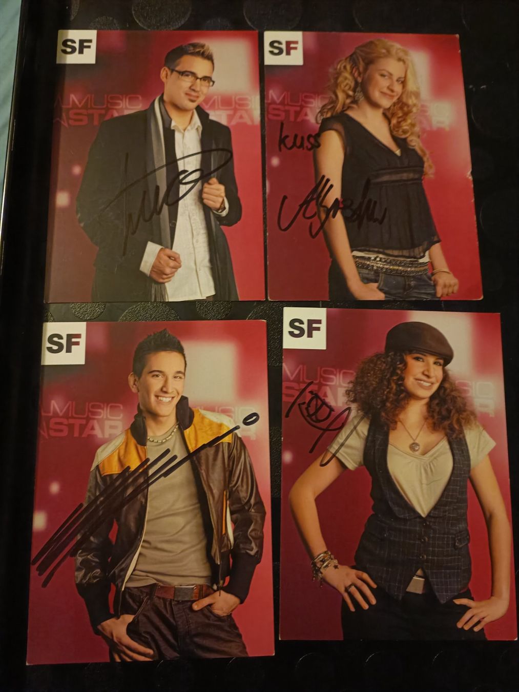 Autografi: 4x  SF Music Stars  - handsigniert – Usato da Menziken venduto da Artographs