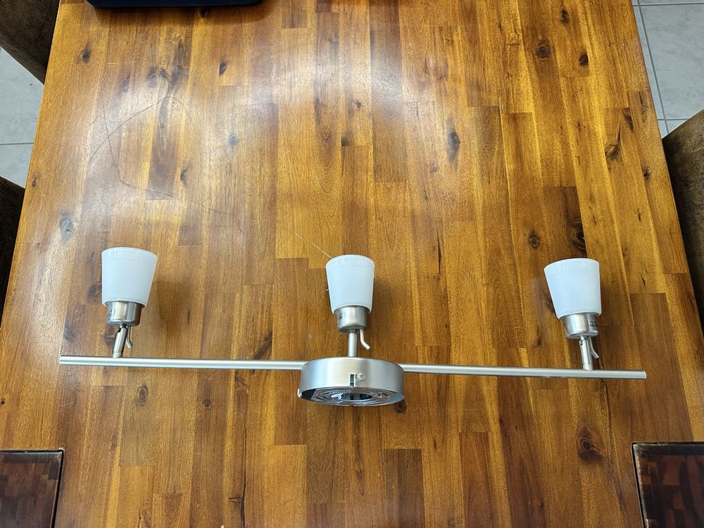 Ikea Lustres & lampes de plafonds: Deckenlampe mit drei Strahlern, Top Zustand, Metall – D'occasion à Zollbrück par Badi00