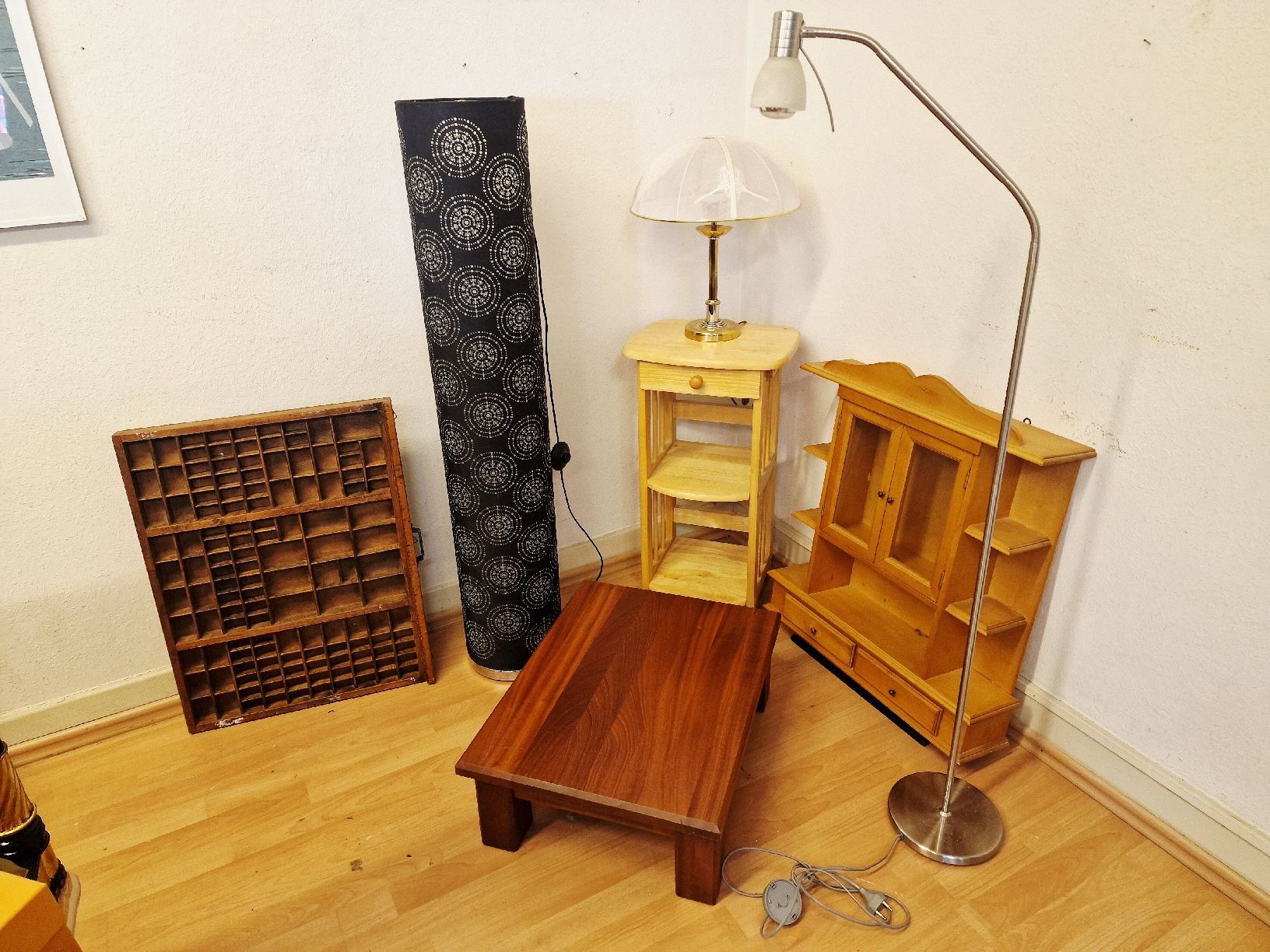 Lampen: Konvolut diverse Möbel – Gebraucht aus BERN von Intarsia