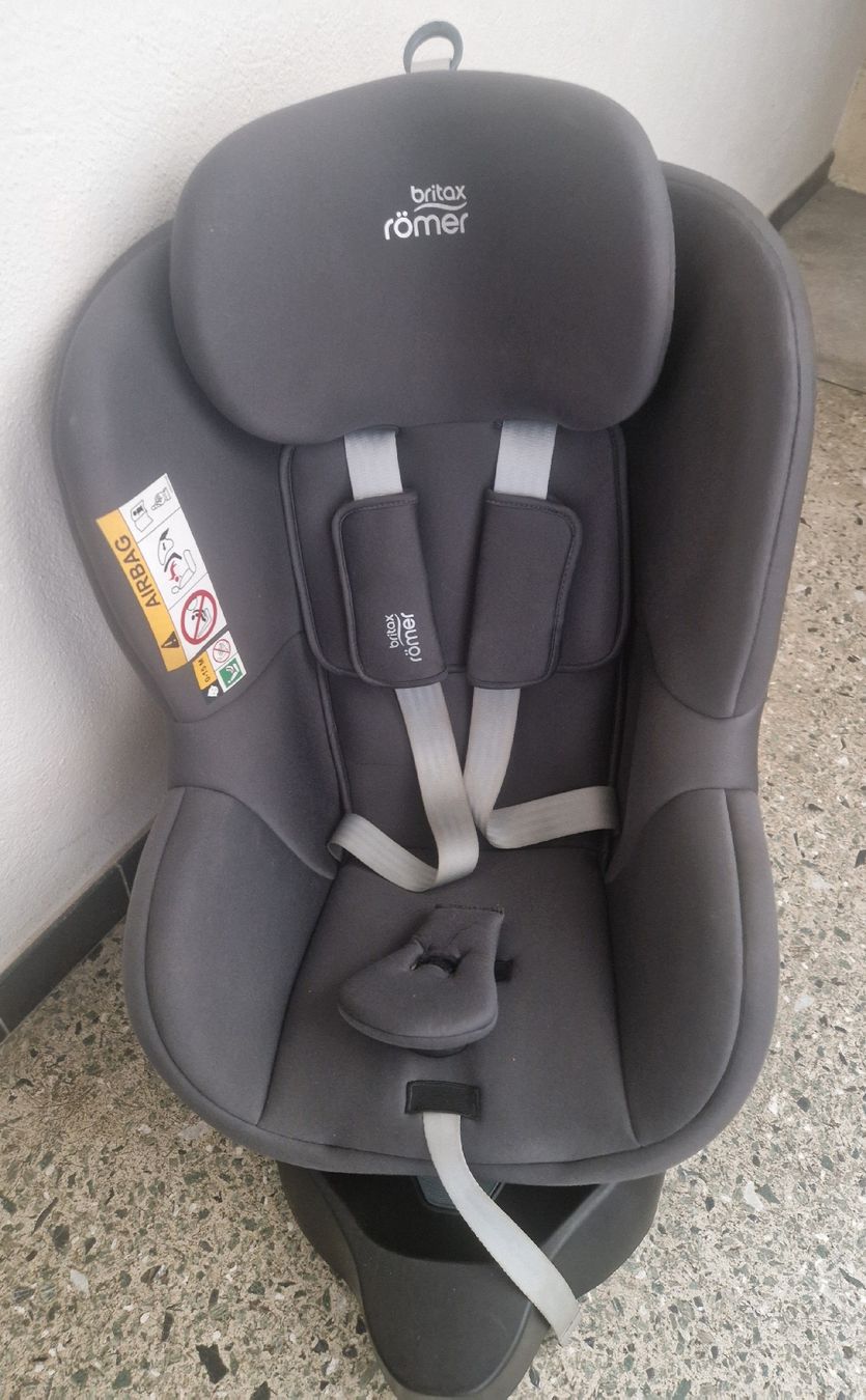 Britax Römer Auto-Kindersitze: Römer Dualfix M Plus I-Size – Gebraucht aus Sursee von celevanessa