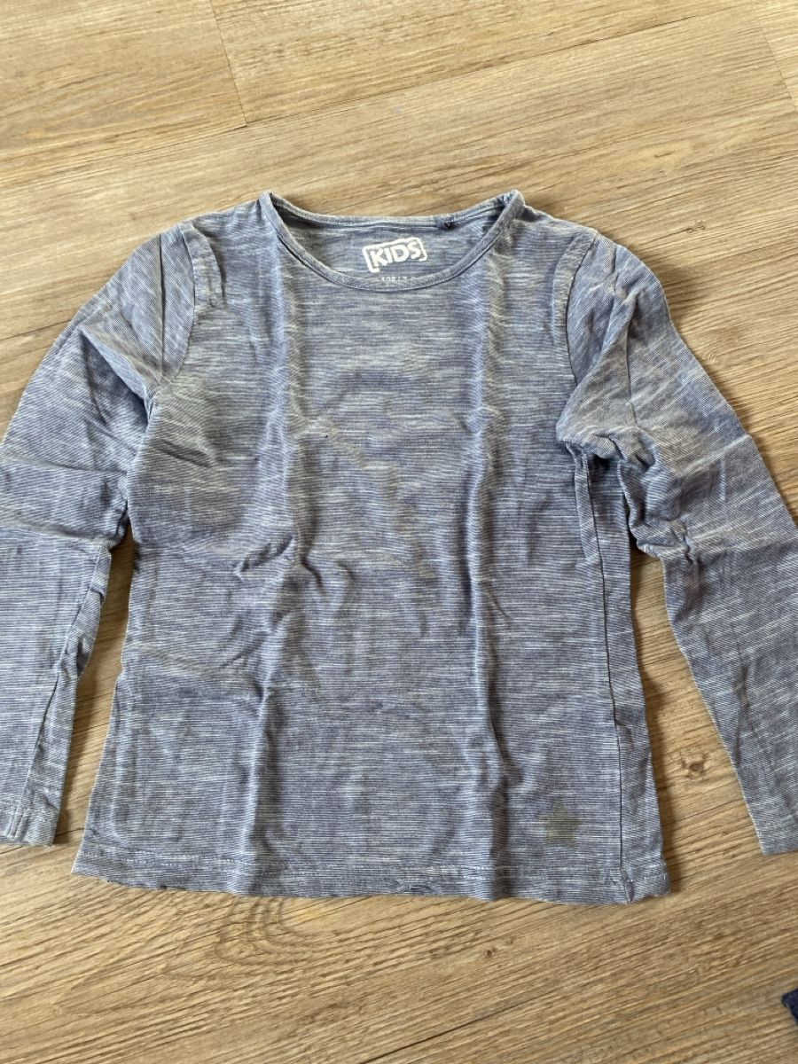 Camicette, T-shirt & Top: 4x Langarmshirt 134 Mädchen – Usato da Killwangen venduto da Sommer15 1