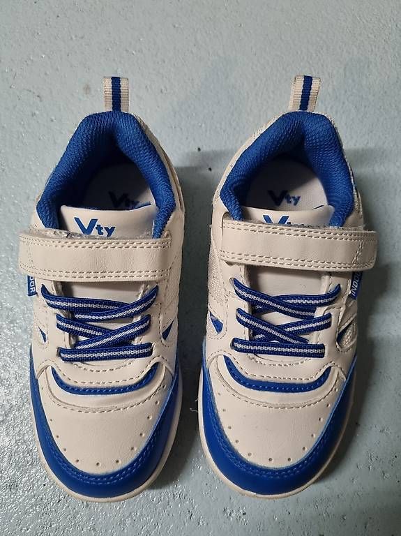 Scarpe per ragazzi: Vty Turnschuhe Indoor Gr 27 – Usato da Füllinsdorf venduto da BrusWillEs 4