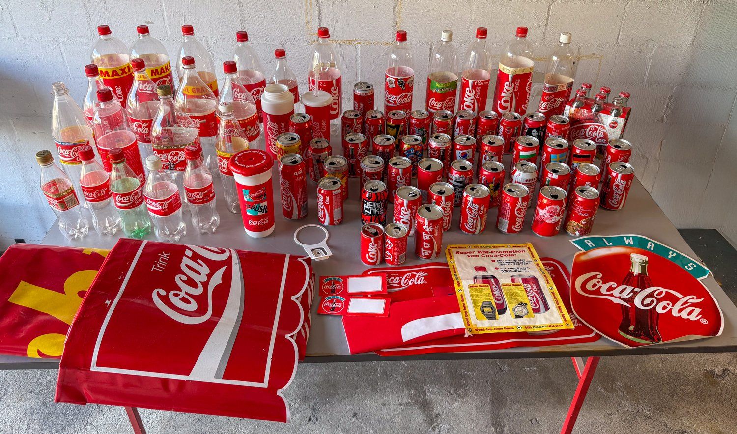 Coca-Cola Altro in Stoviglie & Bicchieri: Coca-Cola Sammlung: Flaschen, Dosen & Banner – Usato da Bülach venduto da sabrista