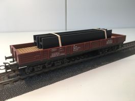 Märklin HO 4473 DB Niederbordwagen mit Ladung / AC
