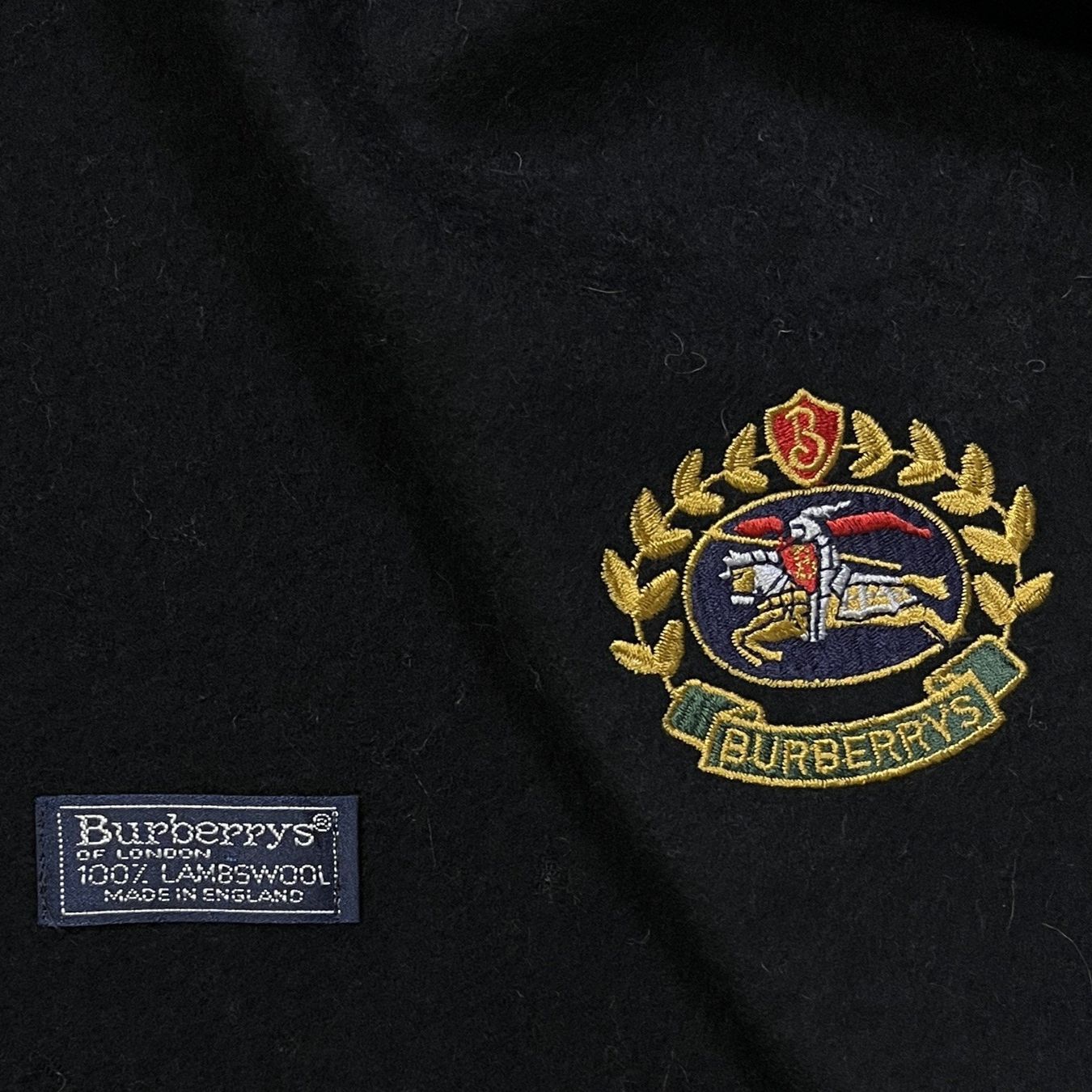 Burberry Foulard & Sciarpe: Vintage Burberry Scarf 100% Lambswool – Usato da Chamoson venduto da Sapoloshop 1