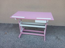 Bureau enfant avec hauteur réglable et plateau inclinable