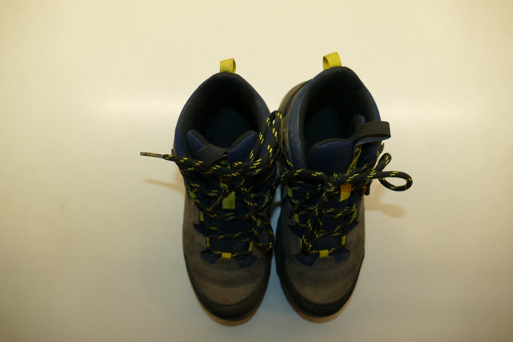 Scarpe per ragazzi: Quechua: Kinder-Wanderschuhe Gr. 33 – Usato da Niederhasli venduto da Flash32 2