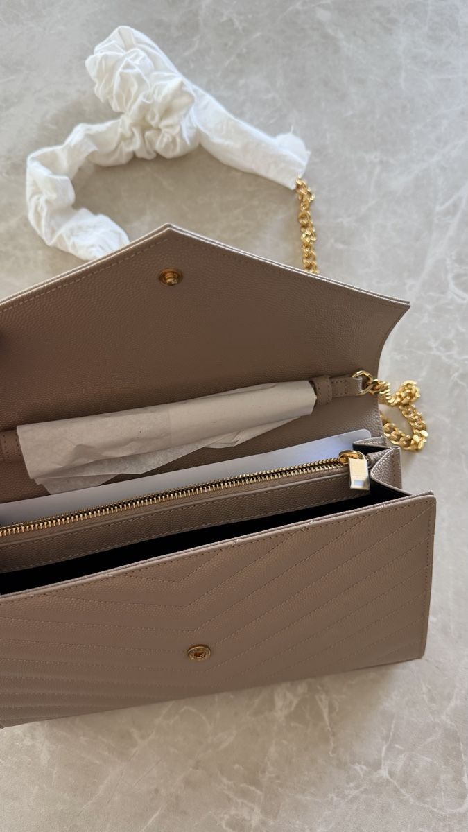 Portemonnaies: Saint Laurent Monogram Envelope Wallet on Chain – Neuf avec emballage d'origine à Pully par Vincent_b 2