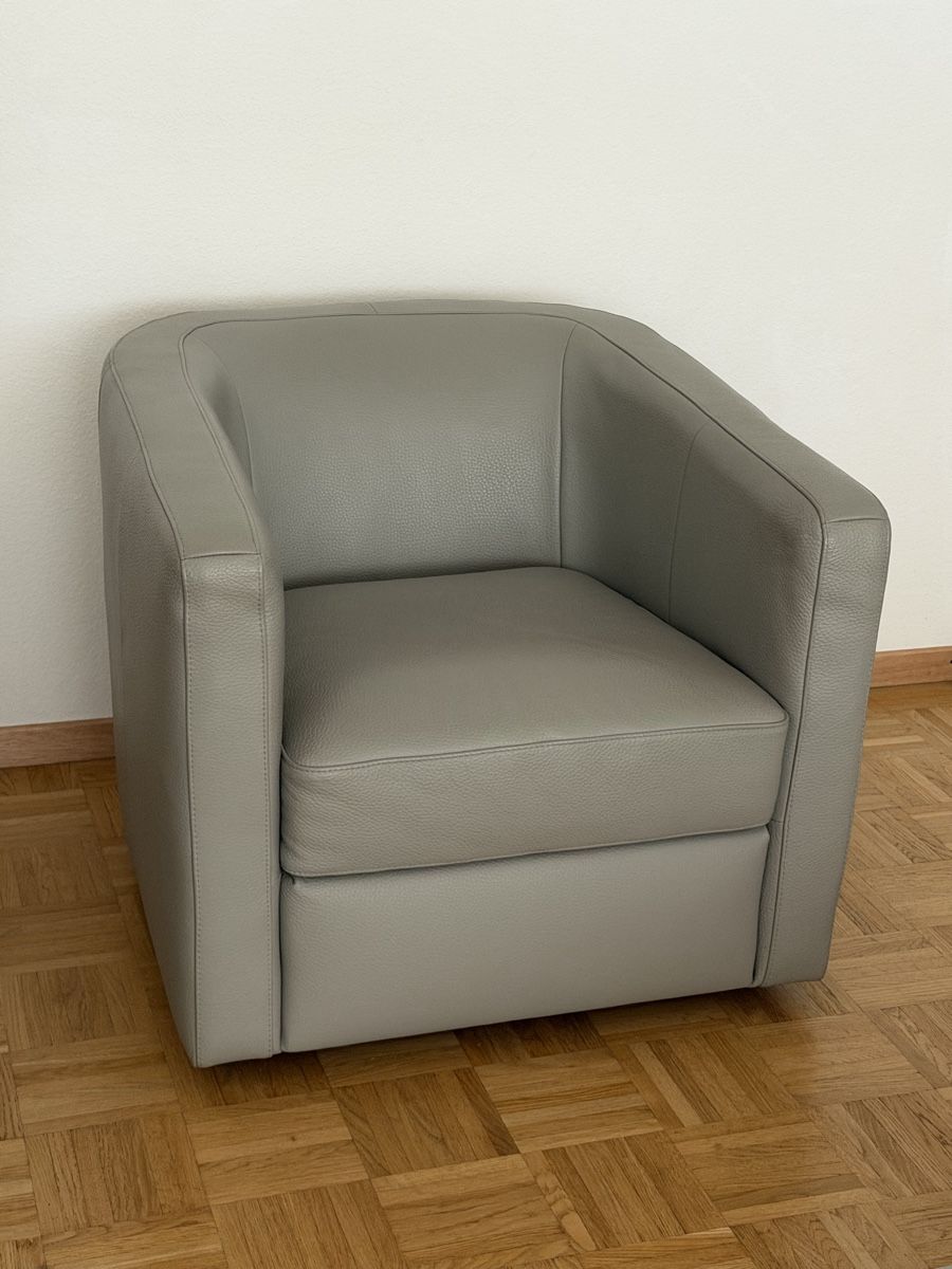 Divani: Poltrona Sofa Grey Leather Couch and chair – Usato da Geneve venduto da allgood2010 4