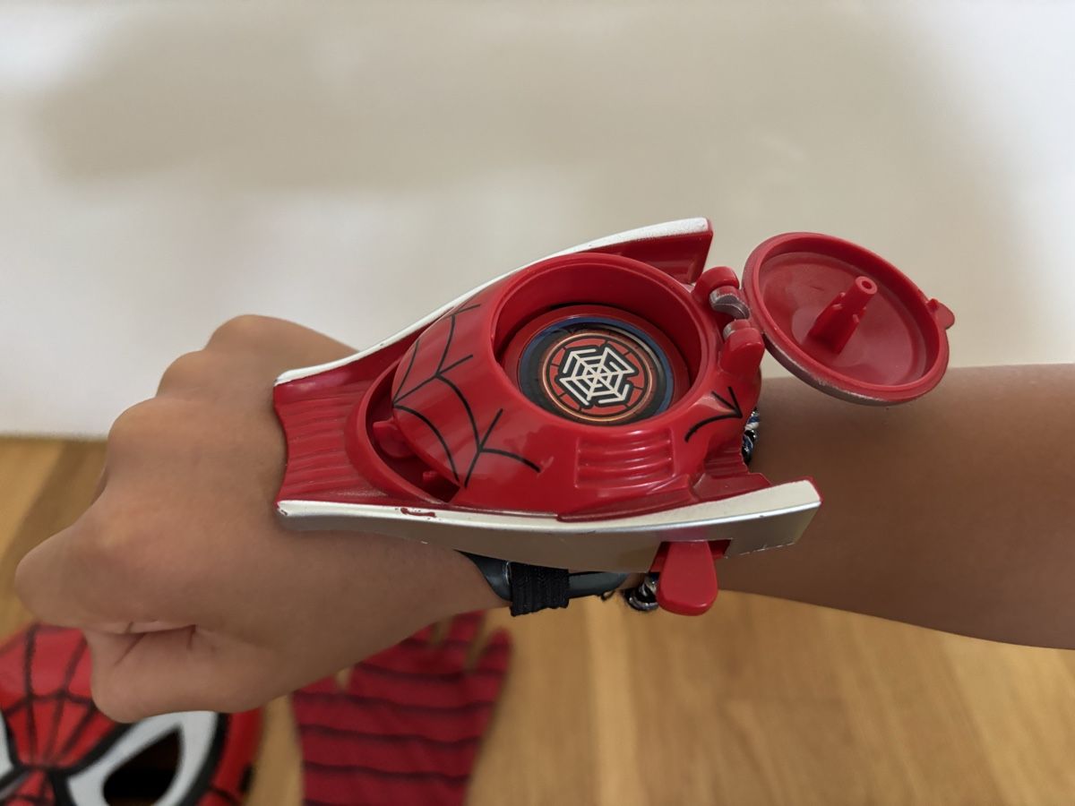 Costumes: Spiderman & Ironman light-up mask and accessories – D'occasion à Würenlos par sue_wp8k 8