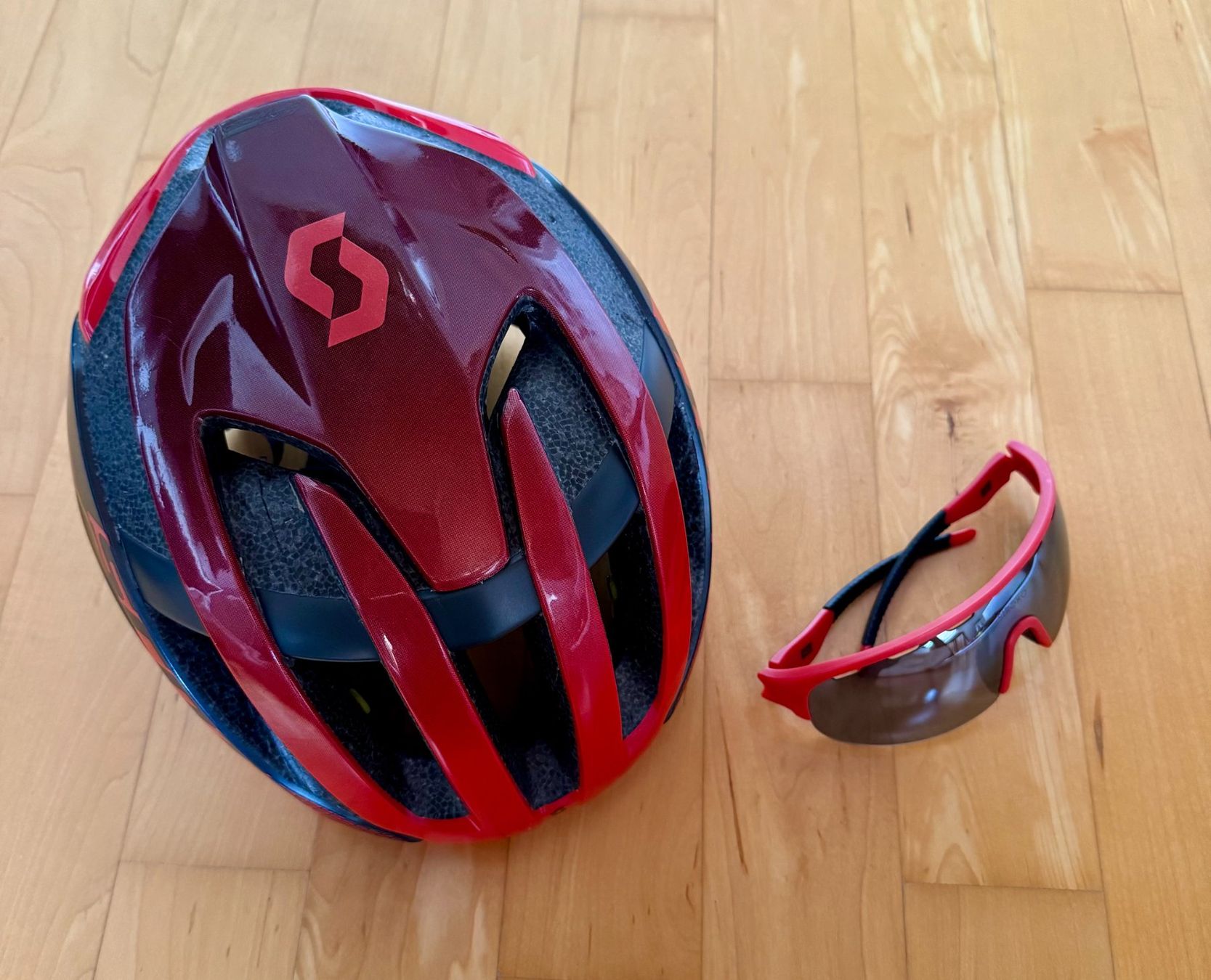 Scott Caschi: SCOTT Centric Plus Helm | SIROKO K3 Brille | Top-Preis – Usato da Uitikon Waldegg venduto da zrh77