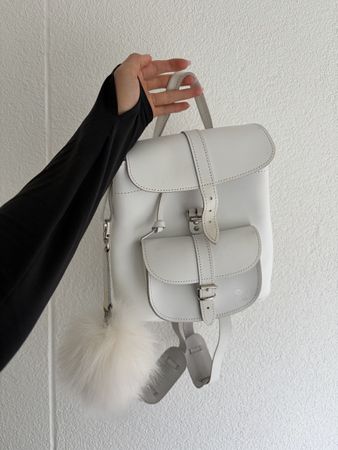 Grafea Leder Rucksack Weiss mit Fellanhänger – Backpack
