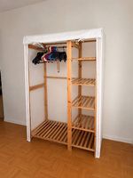 Armoire bois et tissus