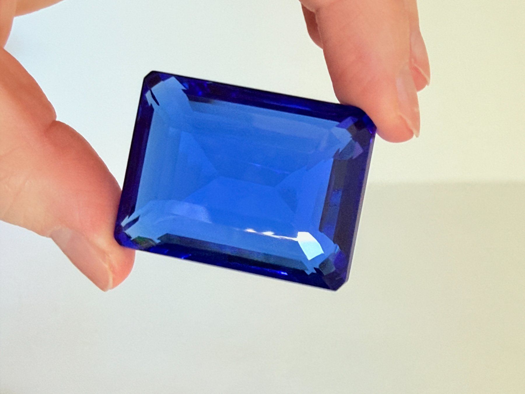 Minerali & Pietre curative: Certified 181.65 Ct Loose Gem – Nuovo e nell'imballaggio originale da Genève venduto da AWWA 1