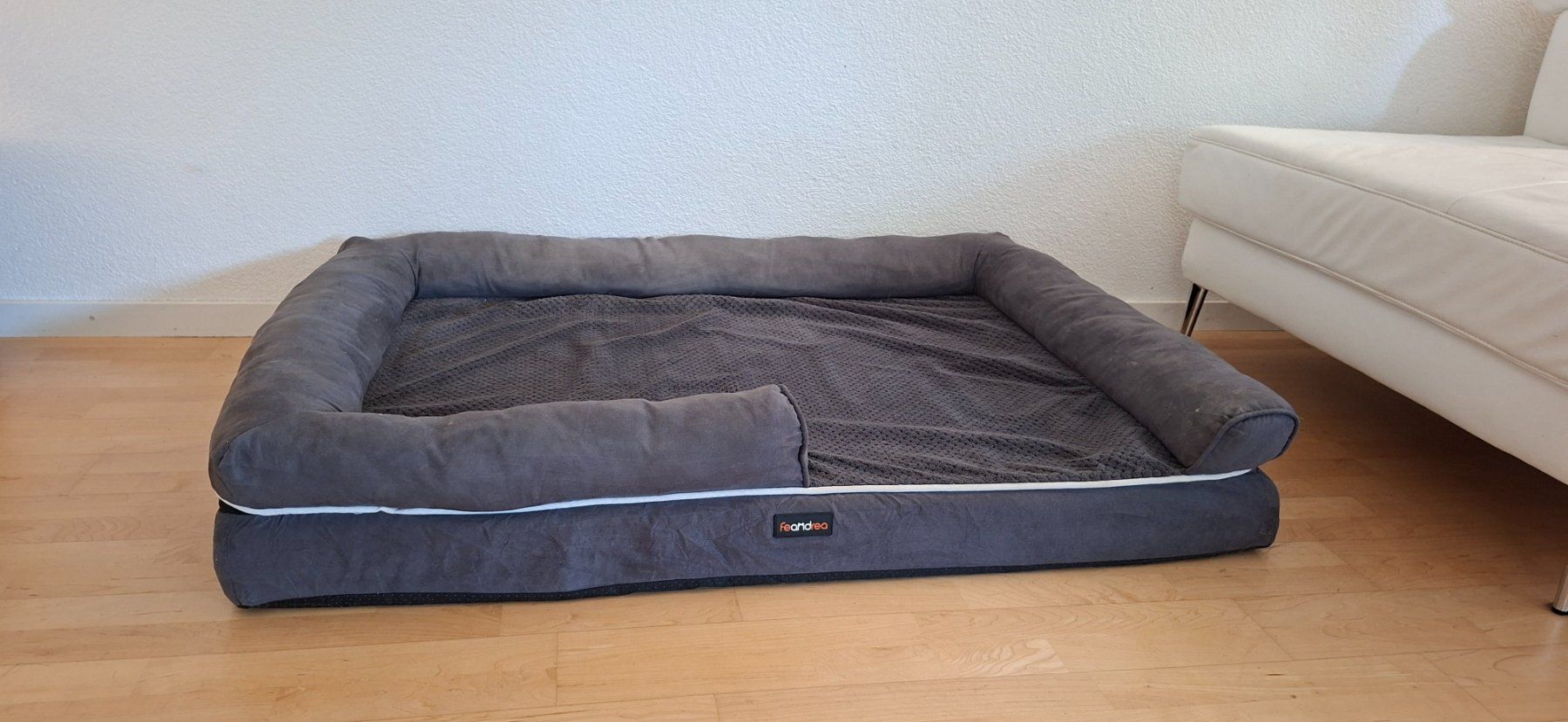 Cucce & Letti: FEANDREA orthopädisches Hundebett/Sofa gross – Usato da Greifensee venduto da Warwarp