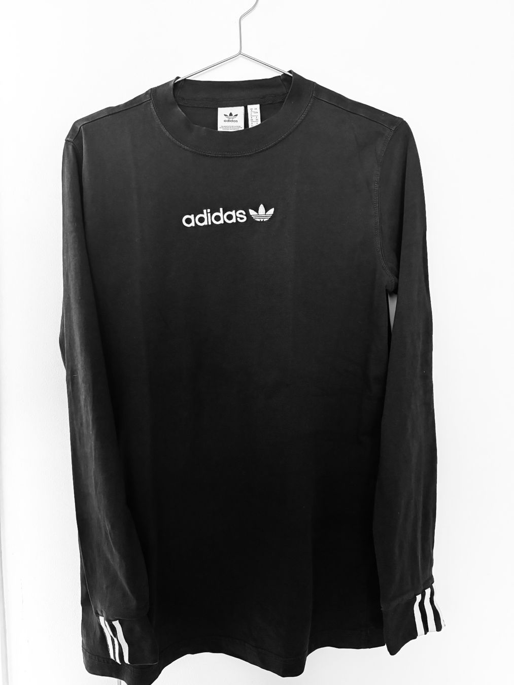 Adidas T-shirt: Langarmshirt Adidas – Usato da Zürich venduto da sinaxnoemi