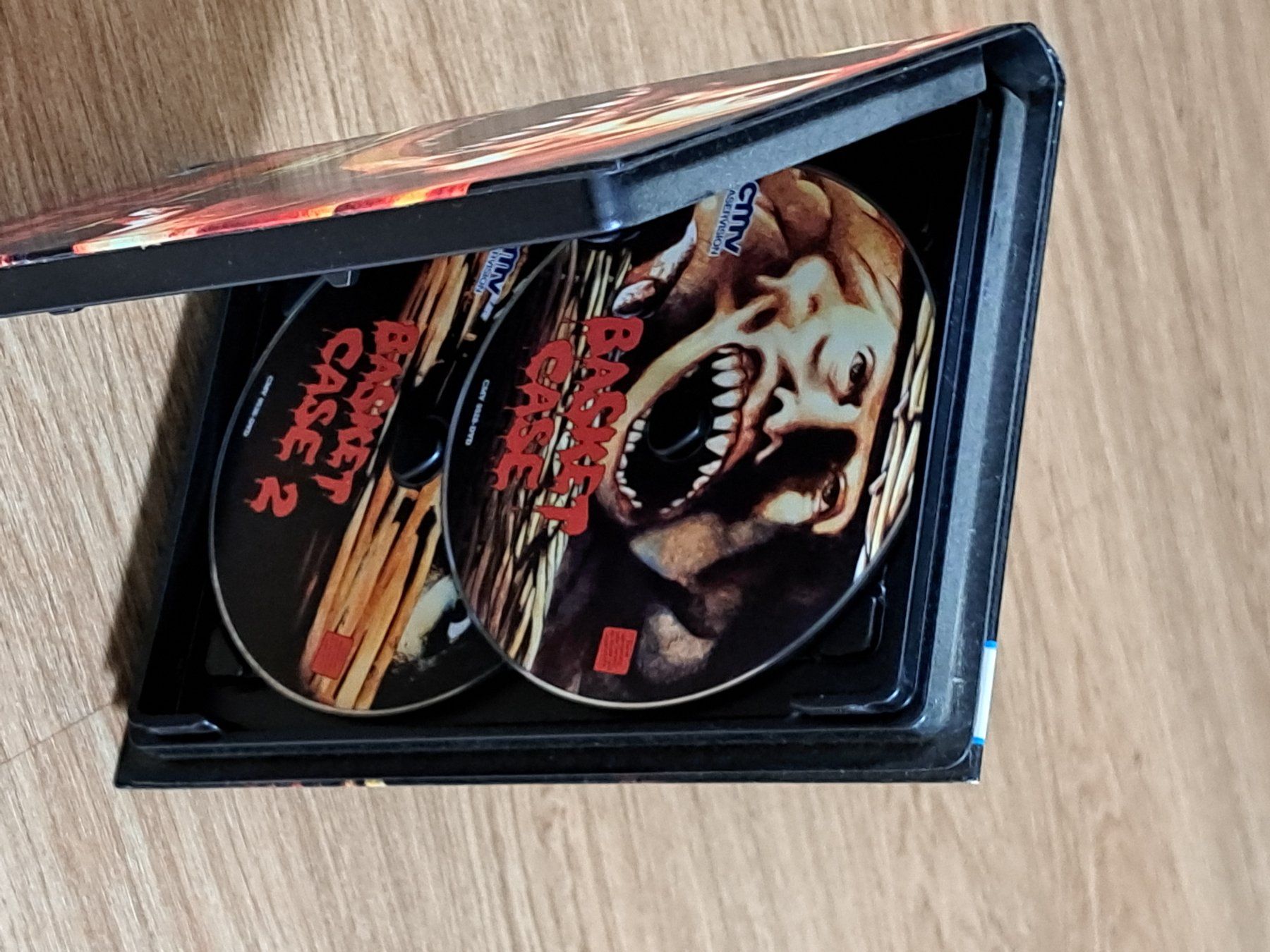Tutti i DVDs: DVD BASKET CASE TRILOGY Grosse Hartbox mit 3 Filmen – Usato da Unterseen venduto da Kanica 7