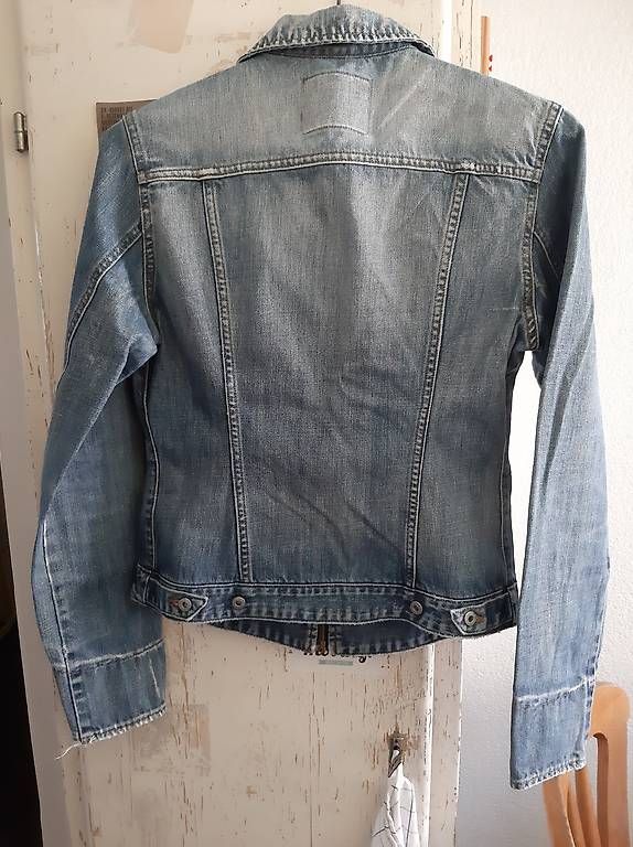 Giacche: Jeansjacke Guess – Usato da Bern venduto da BeaLehmann 2